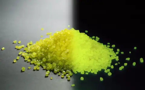 Hạt nhựa PE (polyethylene) nguyên sinh dùng trong sản xuất công nghiệp